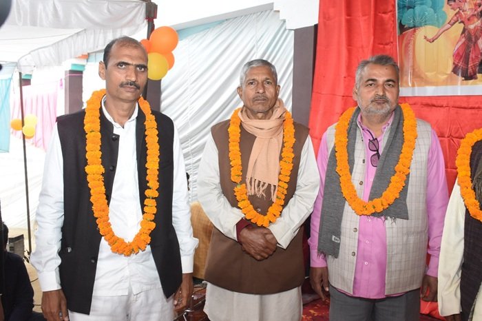 सामूहिक माल्यार्पण